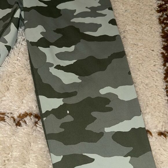 AERIE Buttery Soft Camo Leggings 💚 - Picture 3 of 7